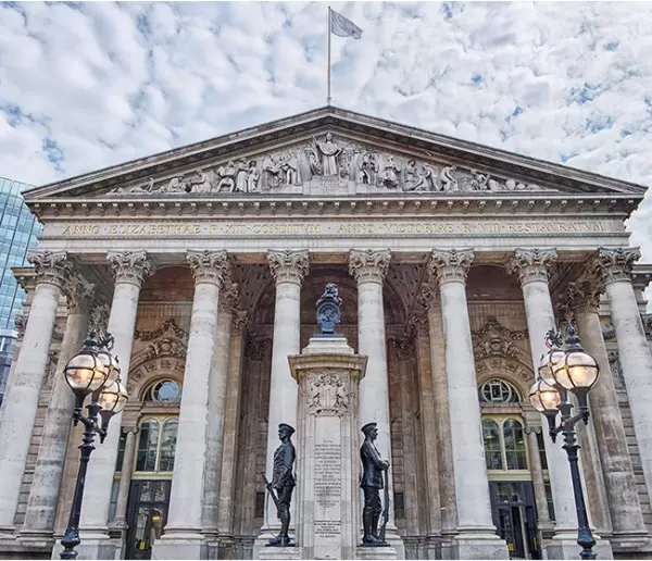 Building of Royal Exchange in London