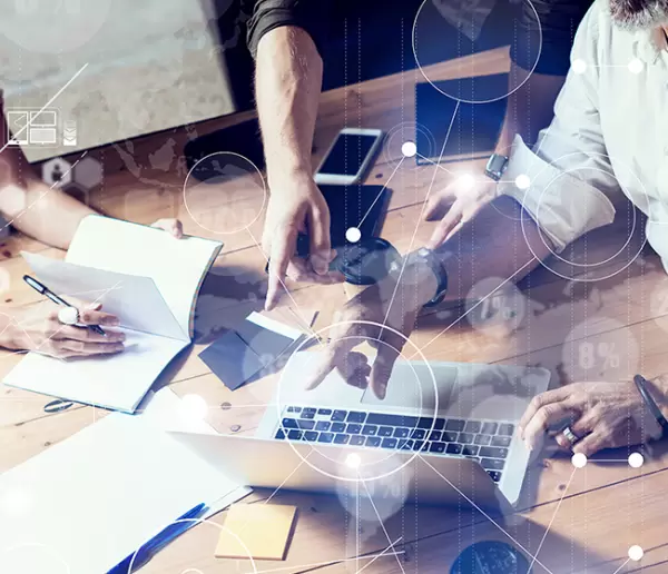 hands point at laptop screen